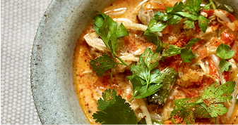 POULET au CURRY ROUGE ET LÉGUMES SAUTÉS
